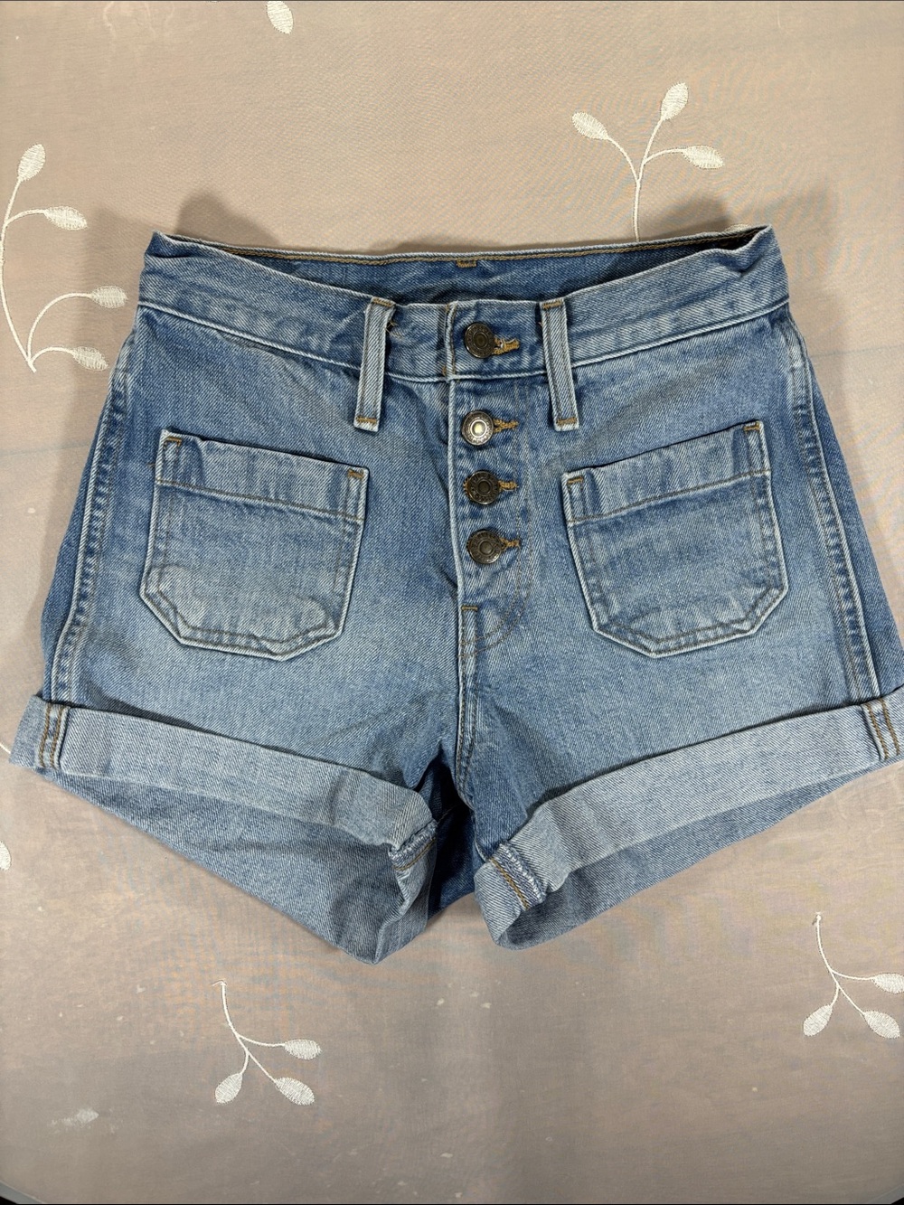 Levi’s Retro Orange Tag Woman High-Rise Denim Shorts with Button Front Sz 25